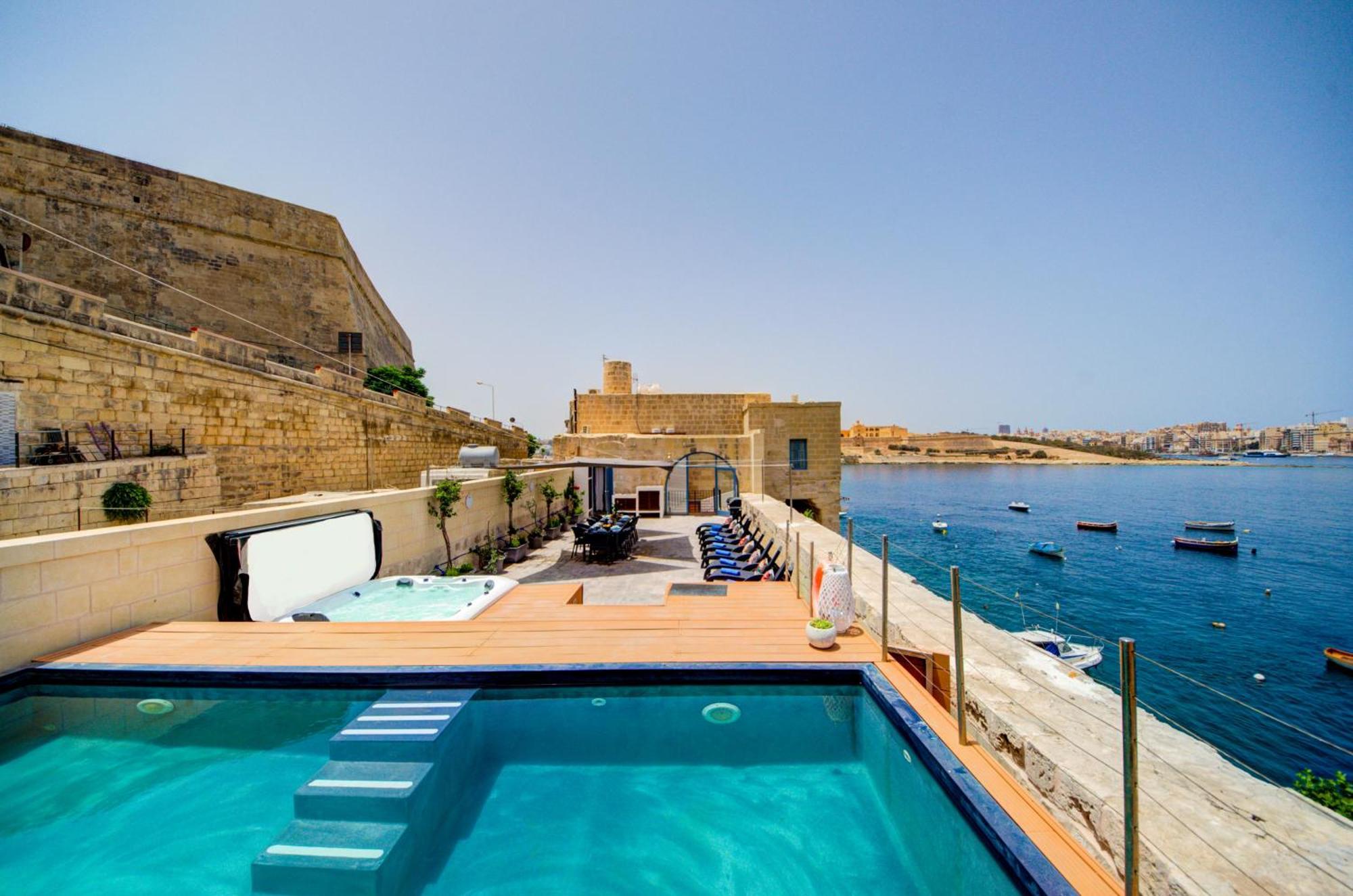 Valletta Waterfront Villa With Pool And Jacuzzi Exterior photo