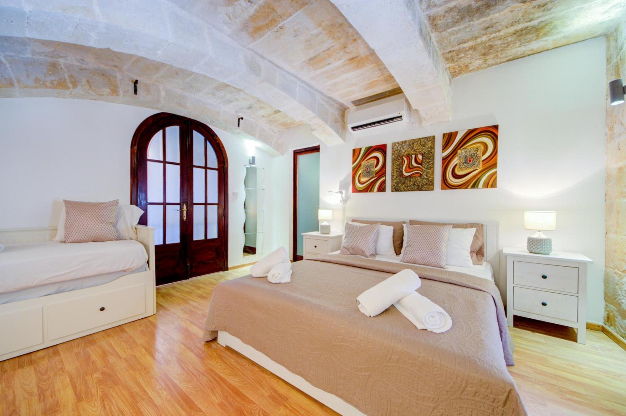 Valletta Waterfront Villa With Pool And Jacuzzi Exterior photo