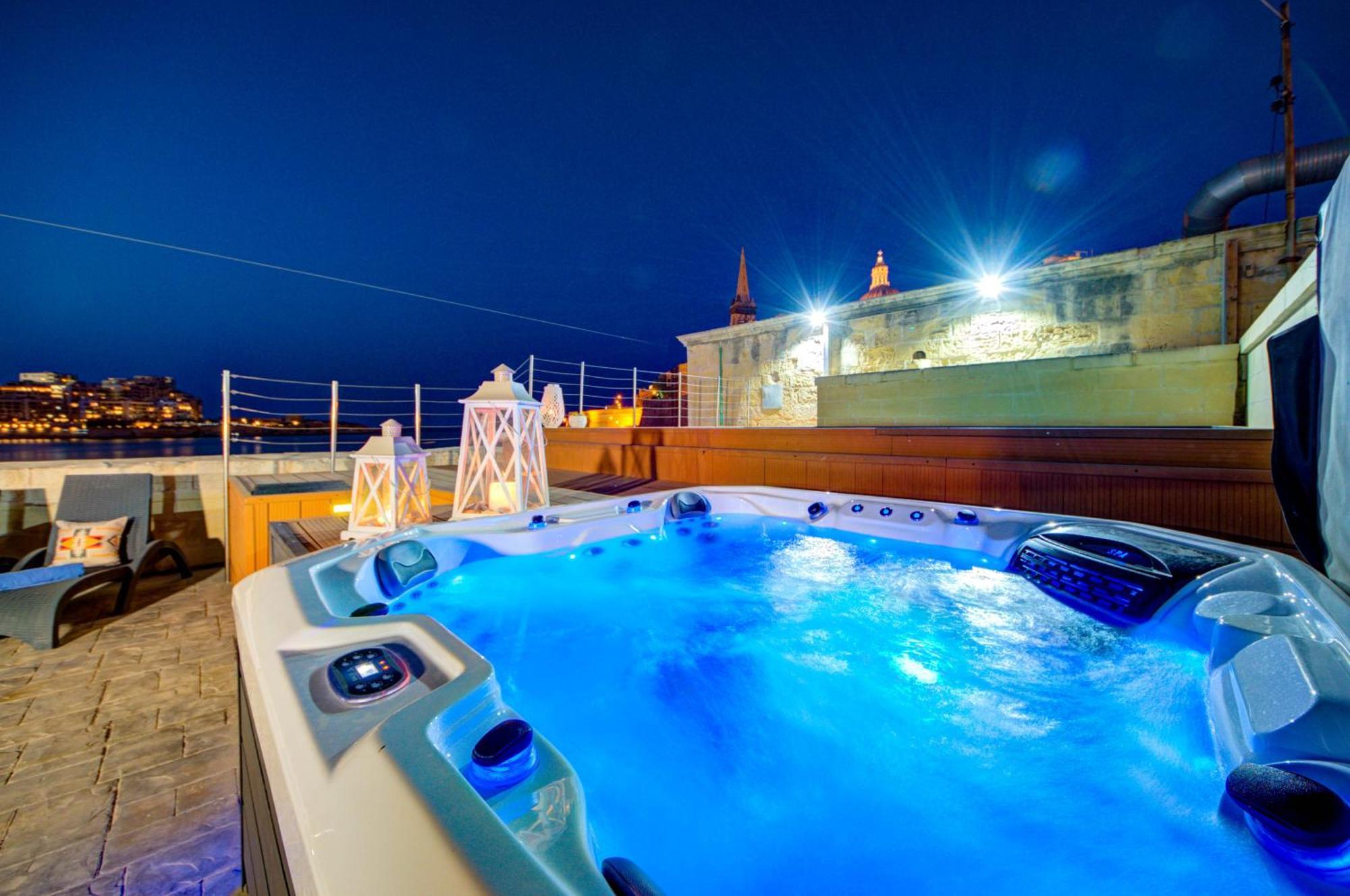 Valletta Waterfront Villa With Pool And Jacuzzi Exterior photo